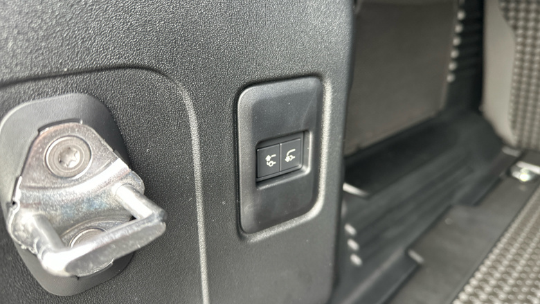 Land Rover Defender 3.0 D350 X-Dynamic SE 110 5dr Auto Diesel Estate